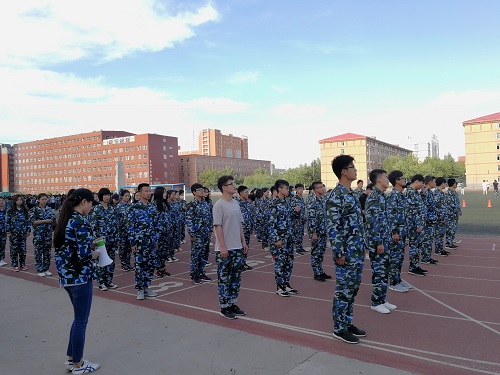 【运动会集锦】管理学院学生积极备战运动会开幕式第三次彩排