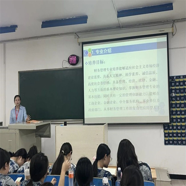 经济匡时，求真笃行——2023级财务管理专业新生入学教育